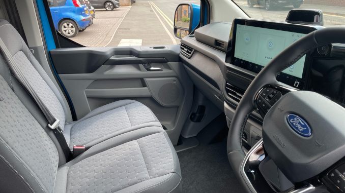 Ford Transit Custom E-320 L1 Rwd 160kW 71kWh H1 Double Cab Van Limited Auto - Image 6